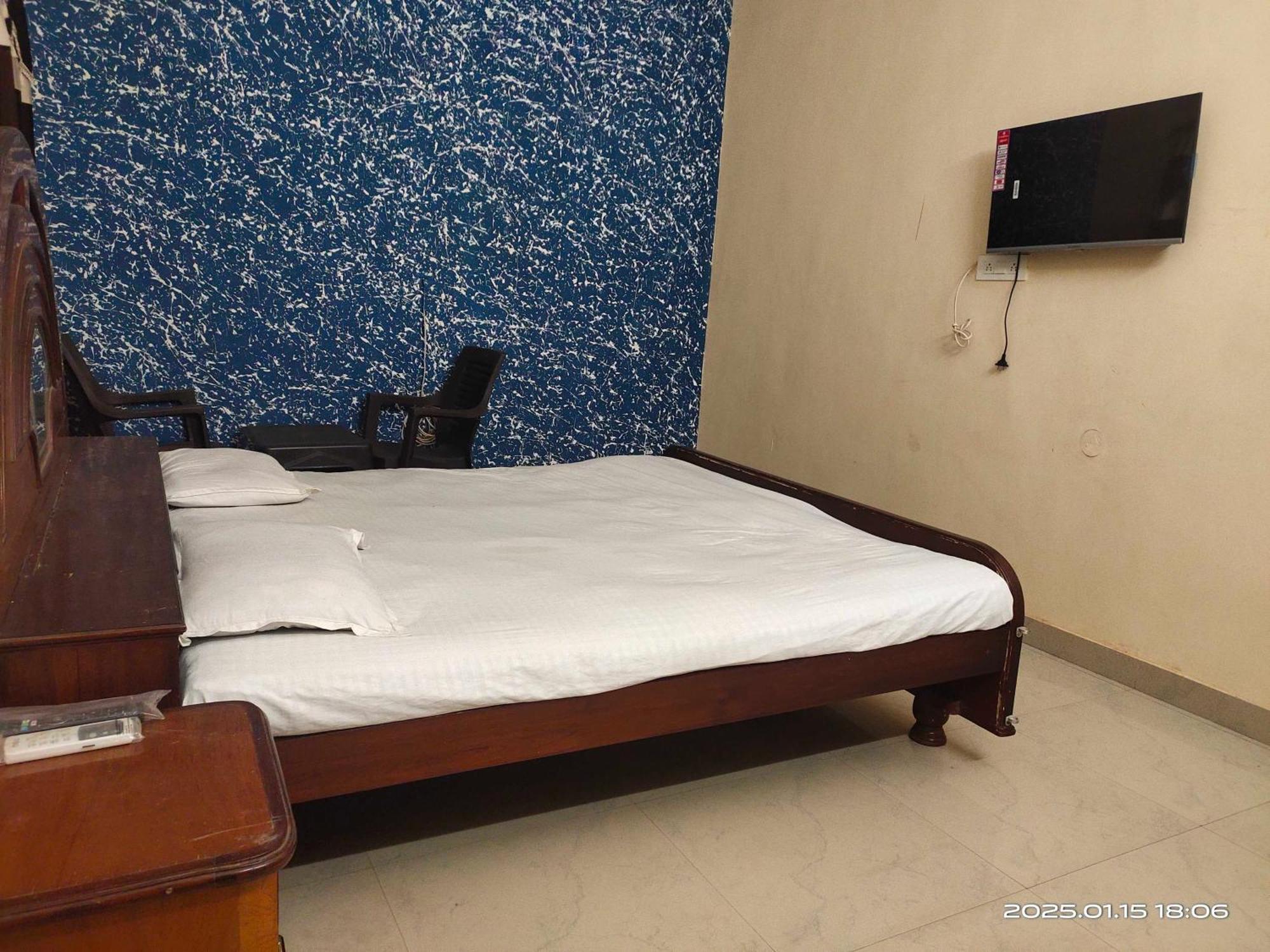 Hotel O M N Palace Jabalpur Ngoại thất bức ảnh