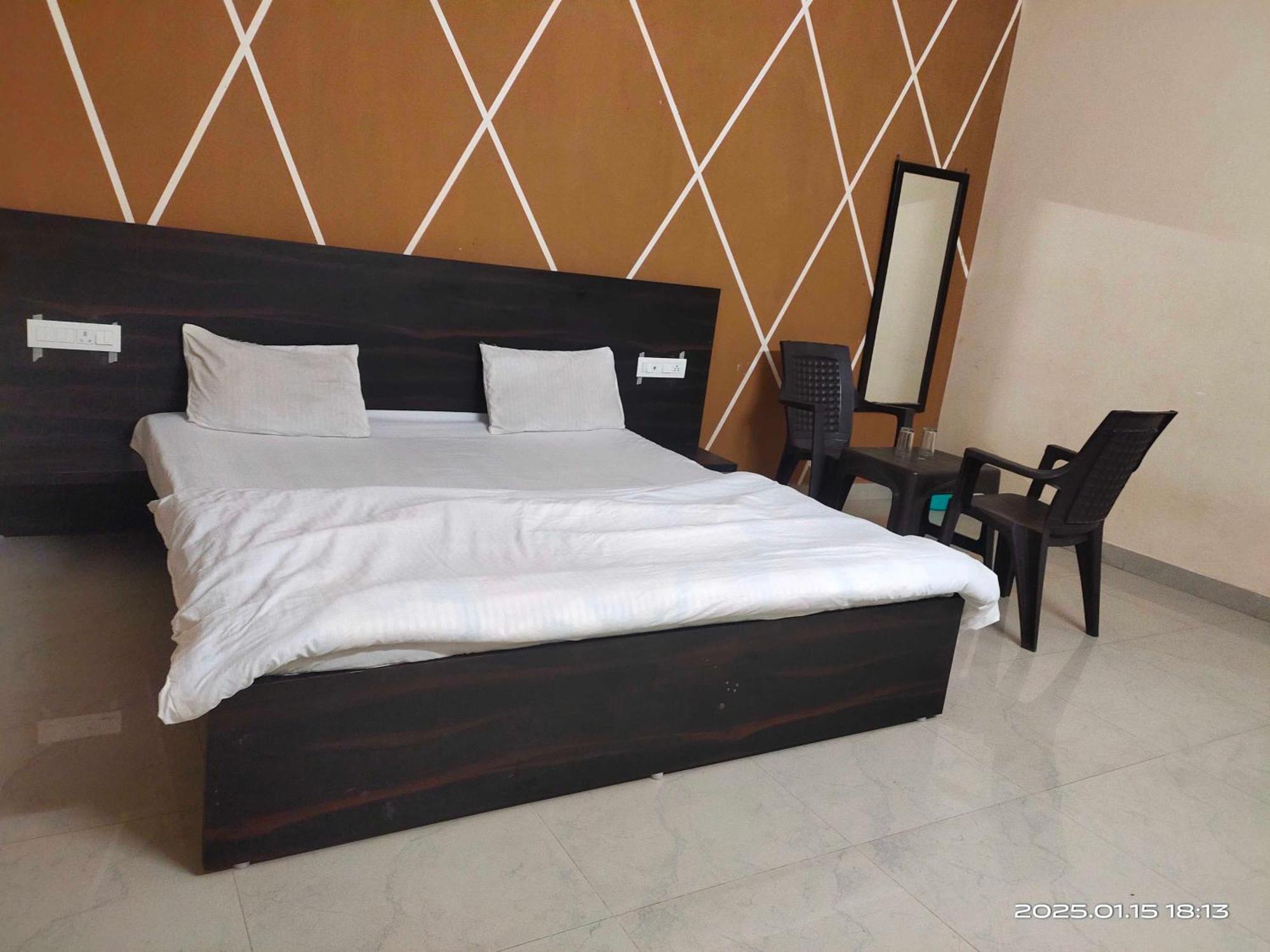 Hotel O M N Palace Jabalpur Ngoại thất bức ảnh